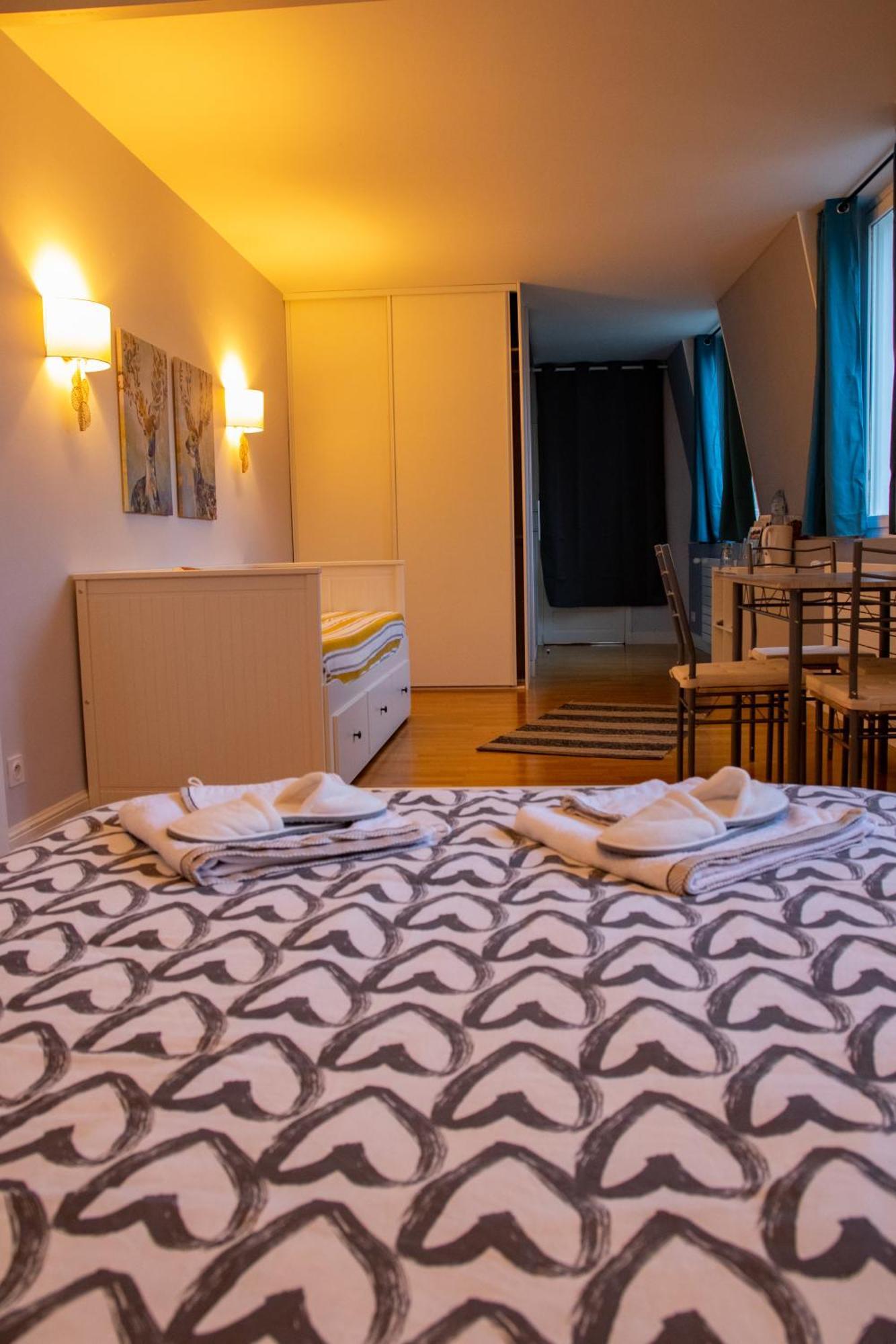 Hotel Les Tourterelles Vendôme Habitación foto