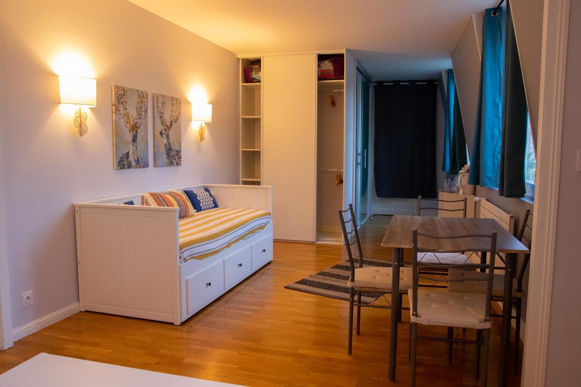 Hotel Les Tourterelles Vendôme Habitación foto