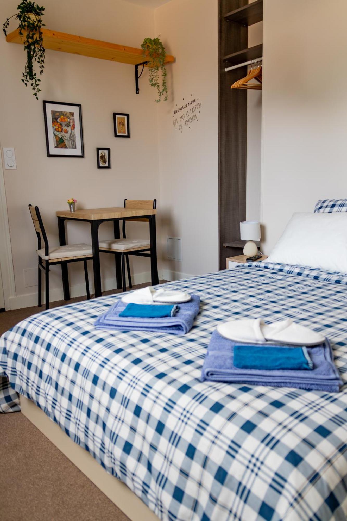 Hotel Les Tourterelles Vendôme Habitación foto